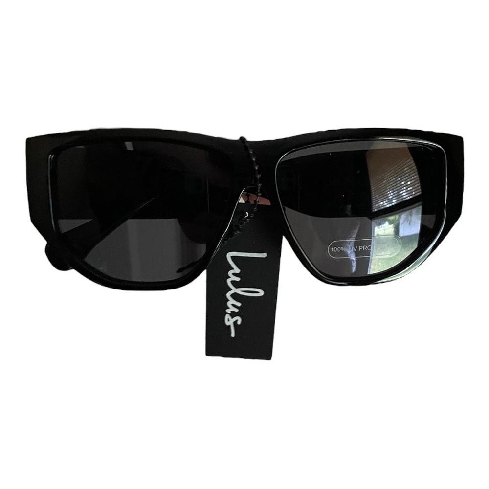 Lulu’s Women’s Black Sunglasses